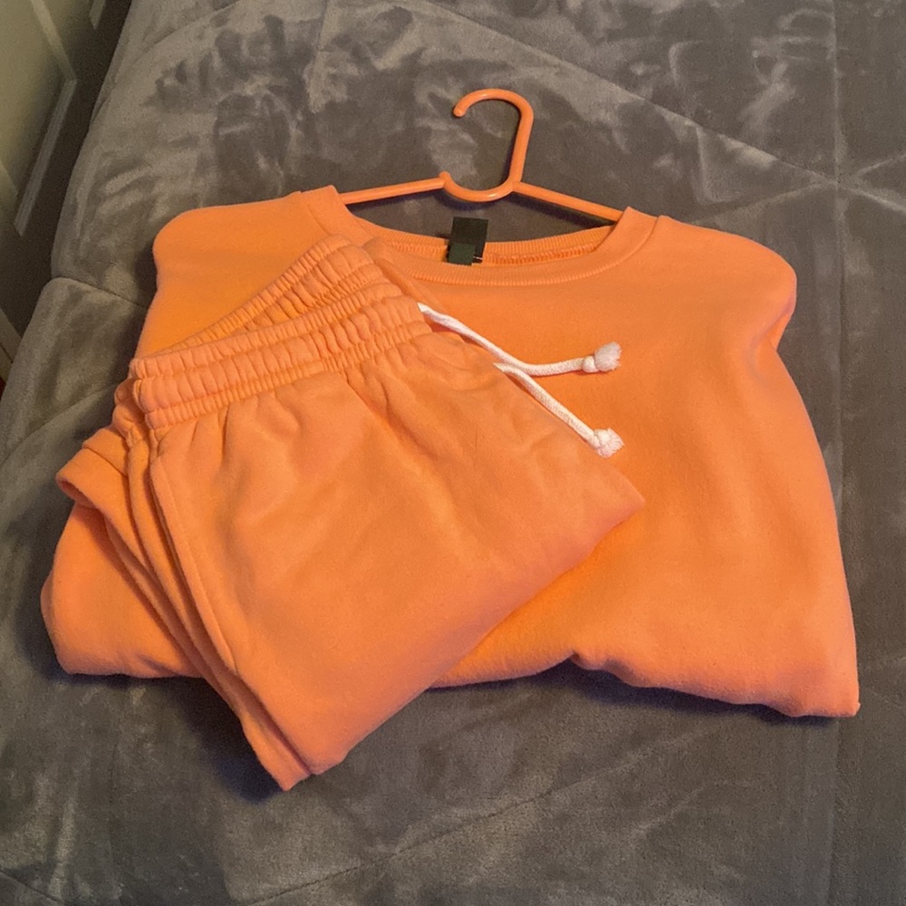 Wild fable salmon colored tracksuit!